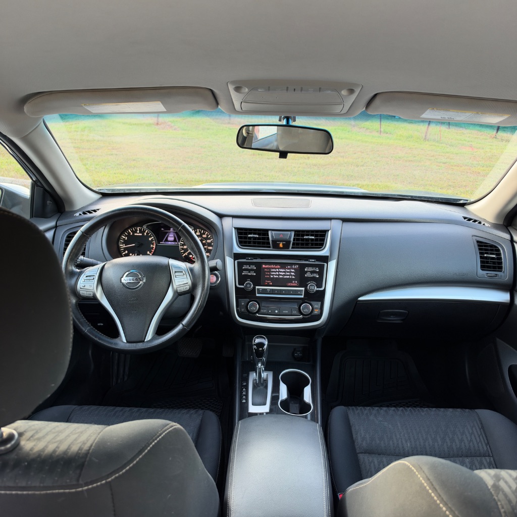 2018 Nissan Altima SV - Photo 10