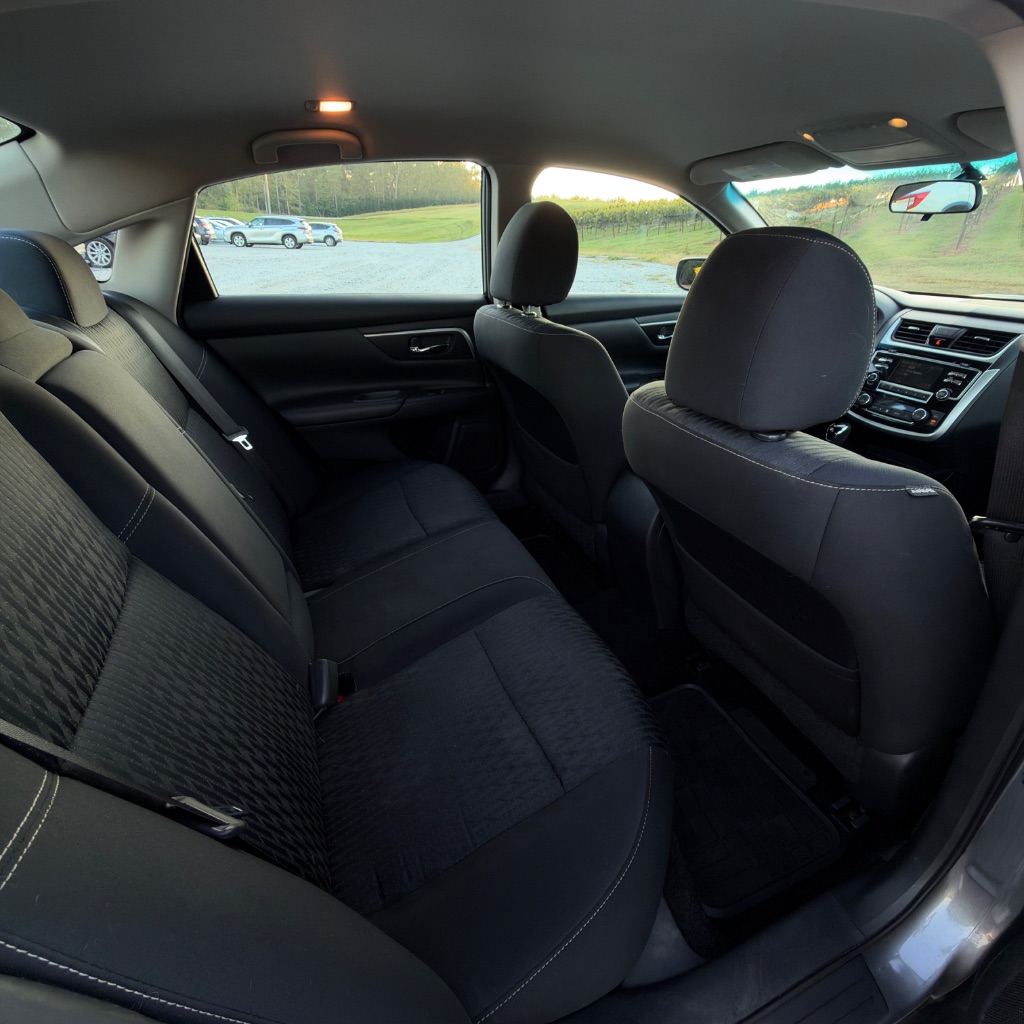 2018 Nissan Altima SV - Photo 11